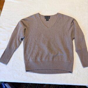 Tahari 100% cashmere v-neck taupe sweater
